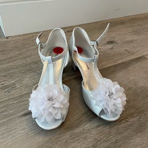 Girls White Patent Sandal With Flower Detail